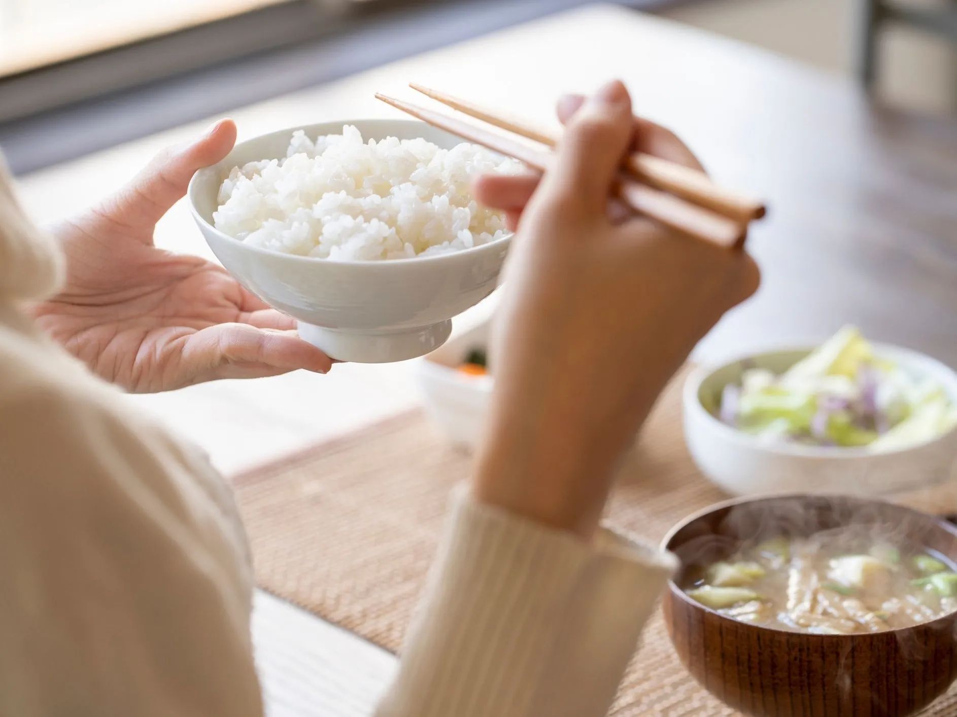 食べるだけで開運するパワーフードとは？高価な食材は不要！人気占い師が教える「旬と地の恵みで運気を底上げする食卓ルール」【じぶんでできる開運習慣】