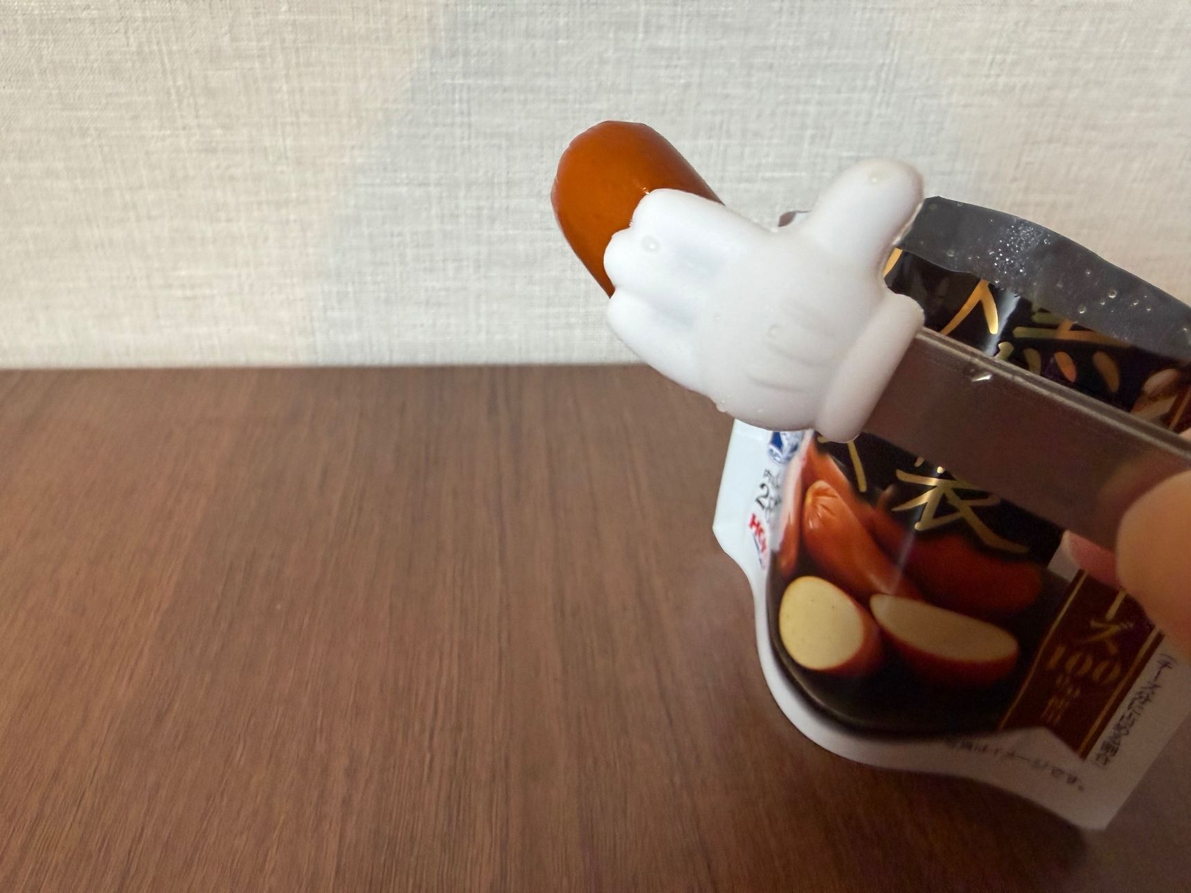 【ダイソー】モッパン動画の「アレ」発見！手が汚れない110円「スナック用トング」が便利すぎた