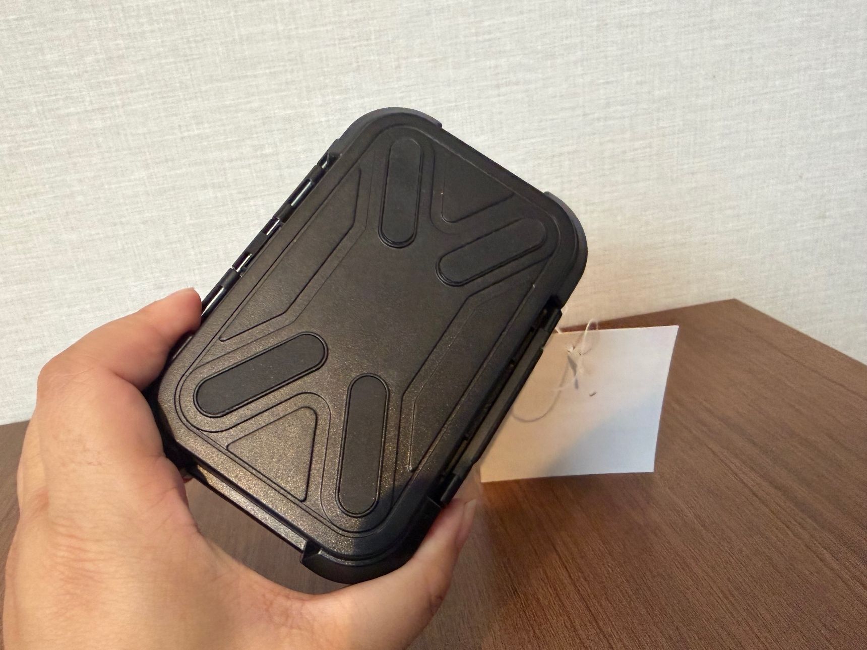 えっ、片手で開くの？ダイソーの隠れた名品！550円「タックルボックス」が小物収納に超便利だった
