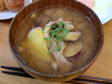 冷凍保存したキノコでお味噌汁！キノコを冷凍するといいことだらけ！