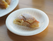 『りんご2個』をフライパンに並べたら…！？オーブンなしで驚きの仕上がり！香り広がるアップルケーキ
