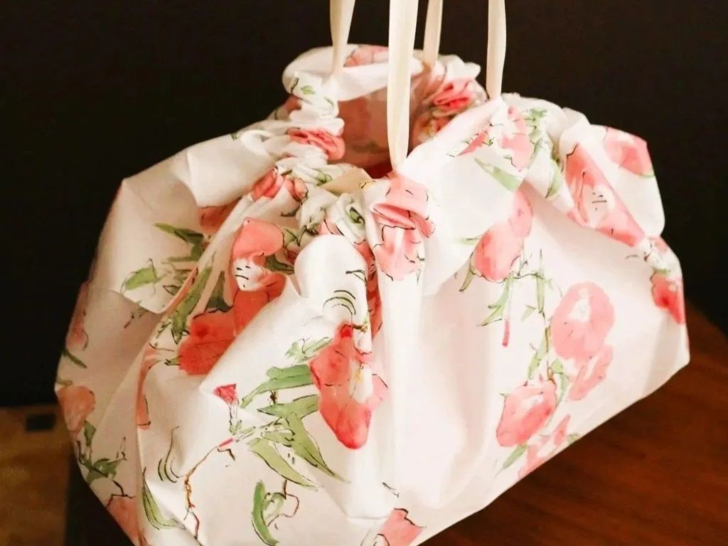 【100均】風呂敷で超カンタン♡一瞬でパッとたためるエコバッグを作ってみた