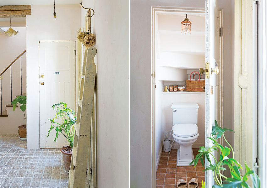 扉にはアンティークを使ったトイレ