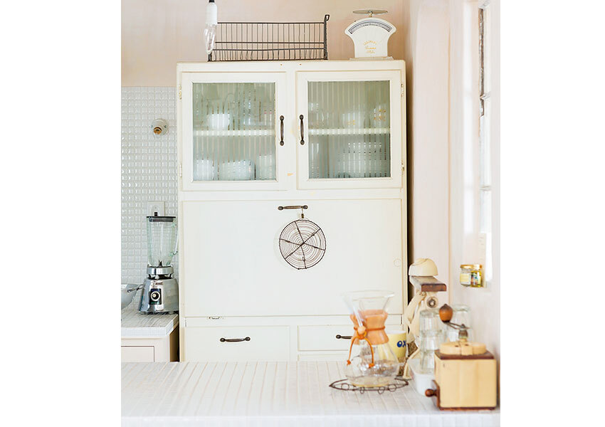 キッチンの収納のアンティーク家具