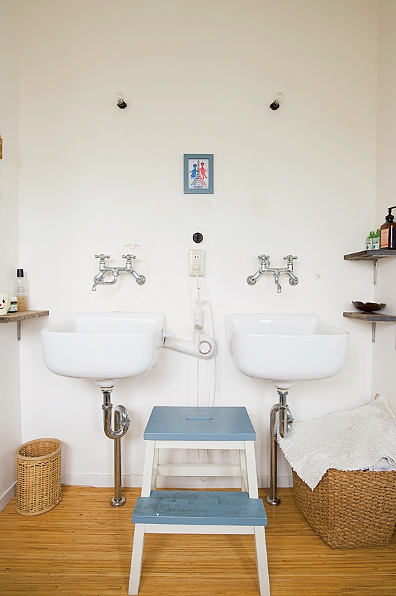 ユーティリティーシンク(洗面ボウル)を2つ並べた洗面所