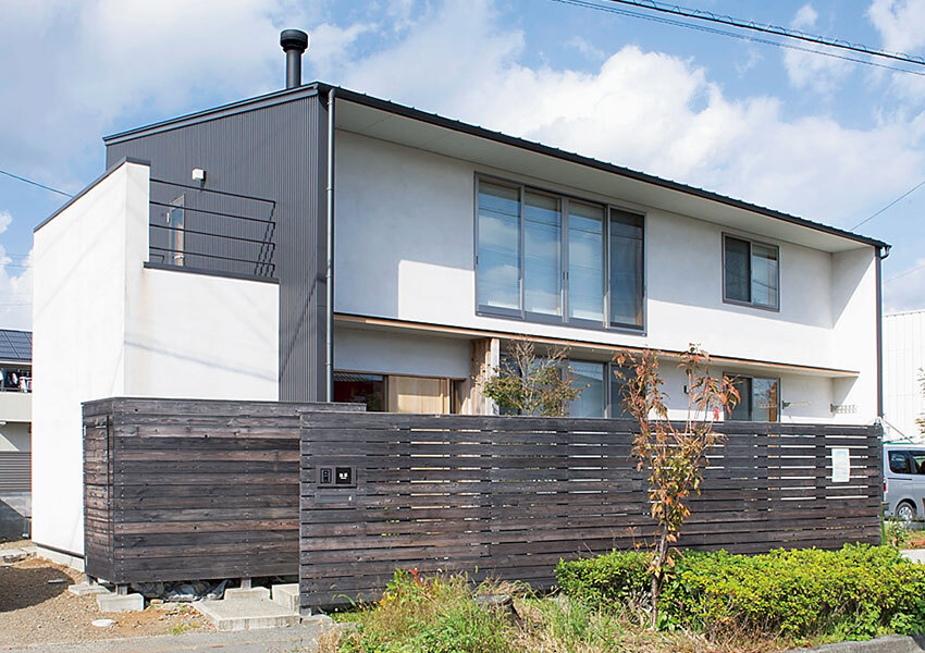 直線的なデザインの家外観
