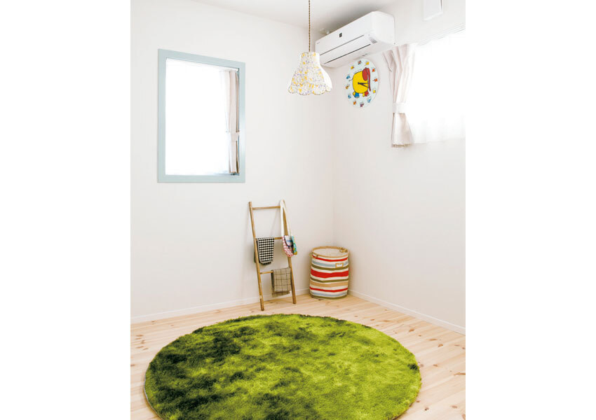 パイン材のフローリングがかわいい子供部屋