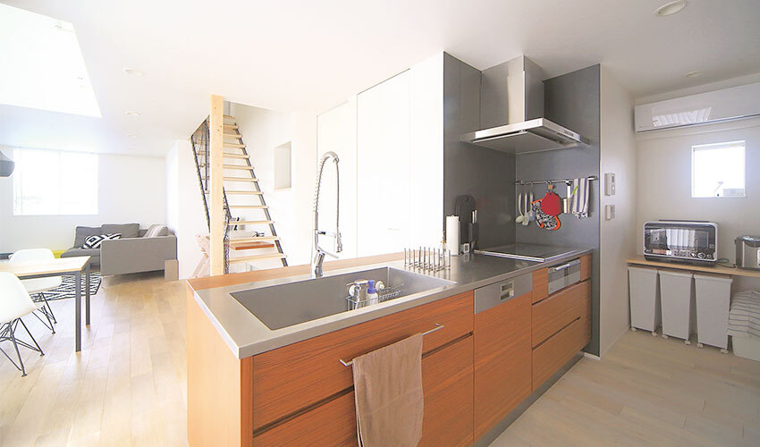 チーク材を使用したオリジナルキッチン