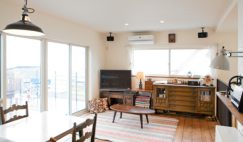 デッキとつながっているリビングは開放感がたまりません