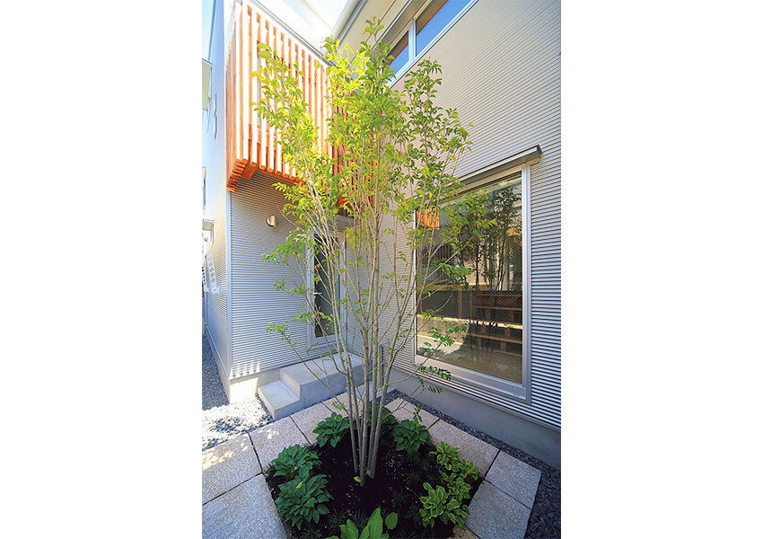 建物をコの字形にしてつくった中庭