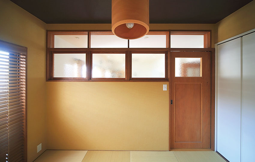 白い収納扉を組み合わせた和室