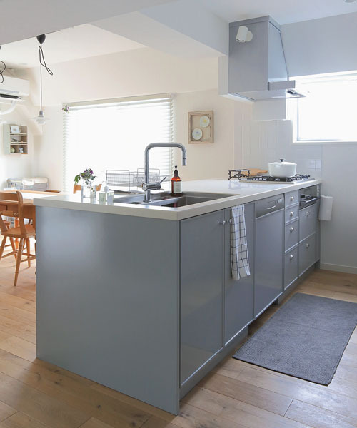 シンプルなデザインのキッチン