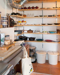 食器棚を見せる収納で出し入れも簡単