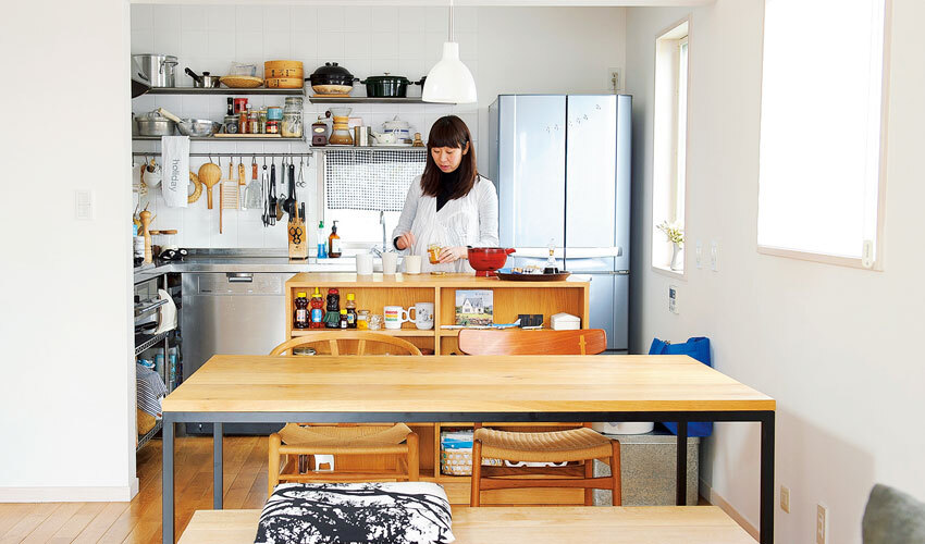 ステンレス製のオープンキッチン