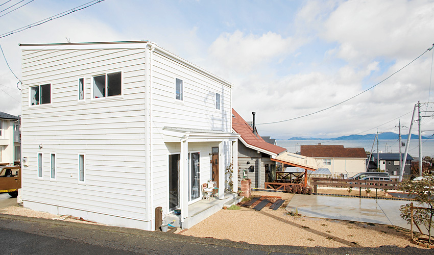 ゆったりとした敷地とその外観