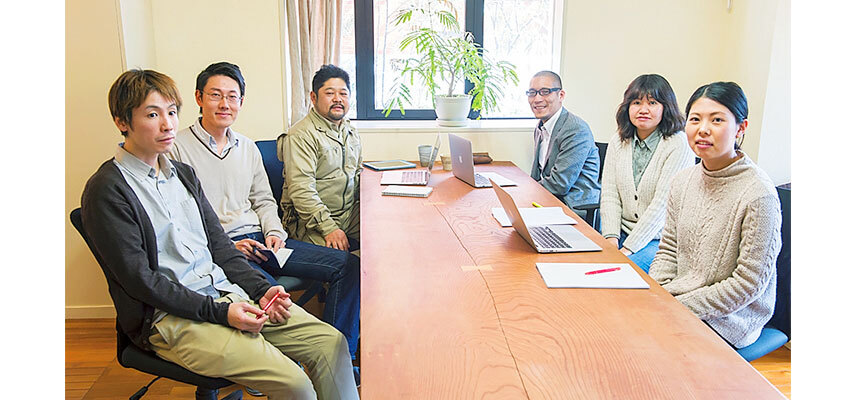 トトモニのスタッフ9名