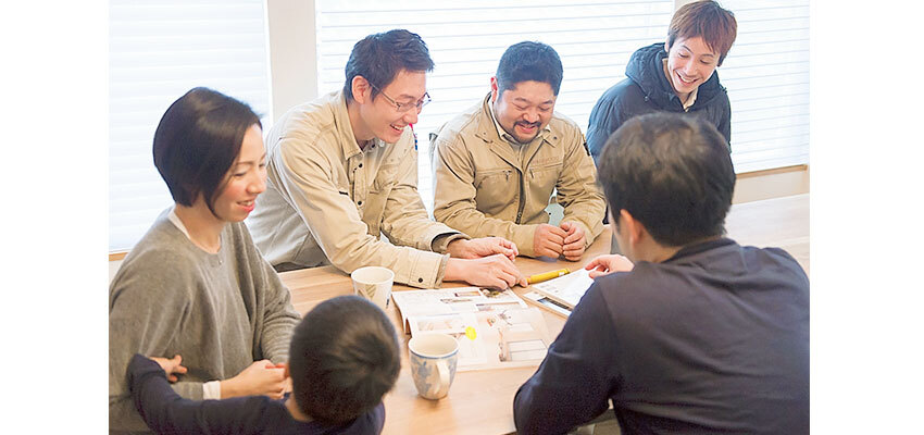 葉巻の話で盛り上がるトトモニ&Eさん夫妻