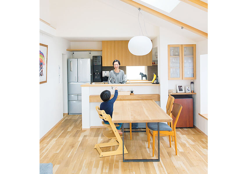 ナラの無垢材を床に使用したDK