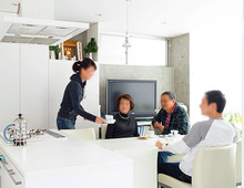 小さい家ならではの一体感と心地よい距離感が絶妙の2世帯住宅の間取り実例