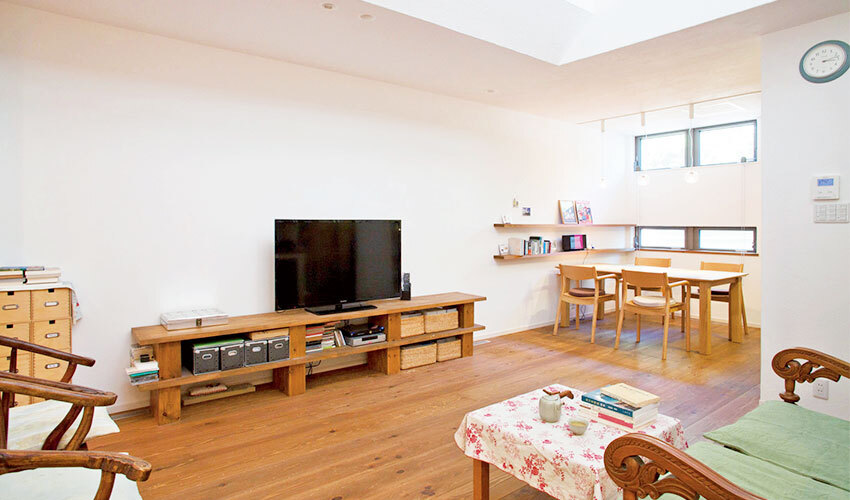 自然塗料で仕上げた落ち着いた色のLD