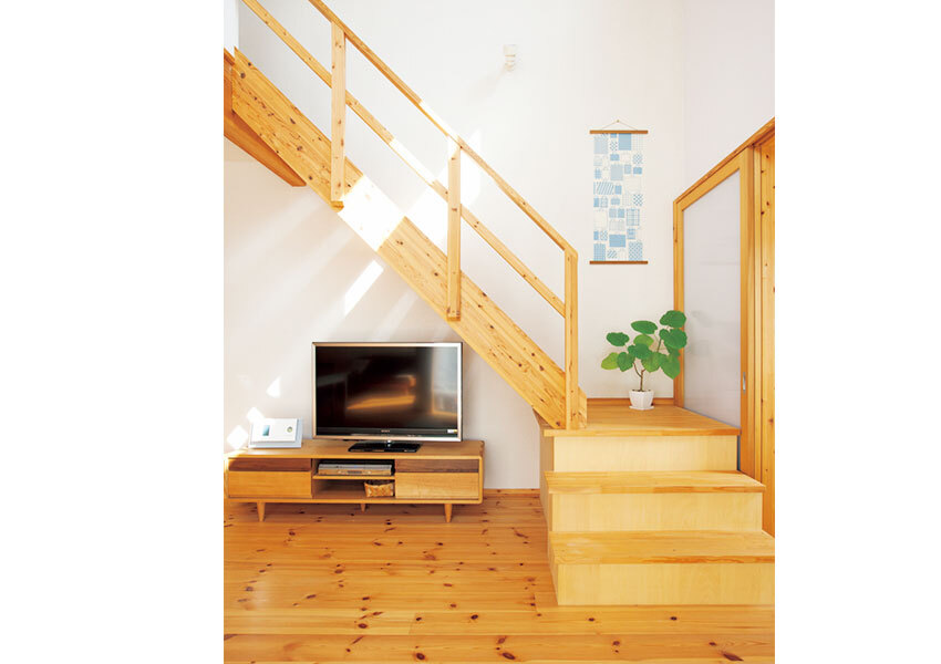 リビングと書斎をつなぐ階段
