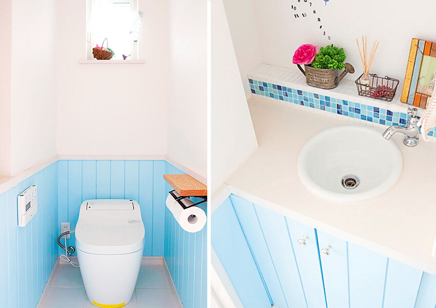 ブルーの腰板がさわやかな雰囲気のトイレ