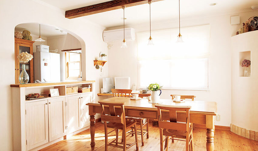 アンティークなダイニング