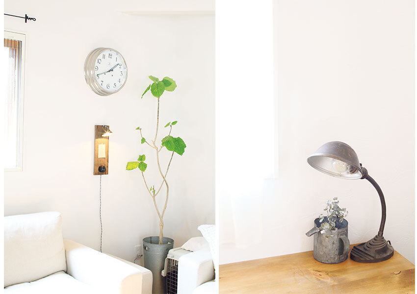 アンティークが置かれたリビング