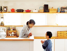 自分たちで塗った珪藻土の壁のやさしい陰影に癒される家【DIY&建主参加の家づくり】