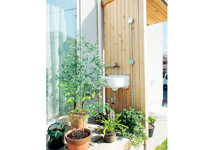 シンクや水栓を設置した外観