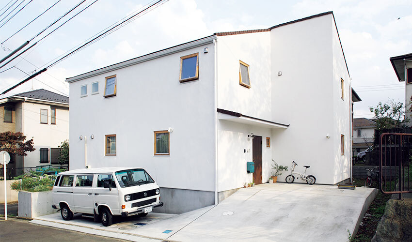 箱のようなシンプルな外観