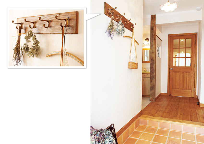 アンティークのフックボード付きの玄関