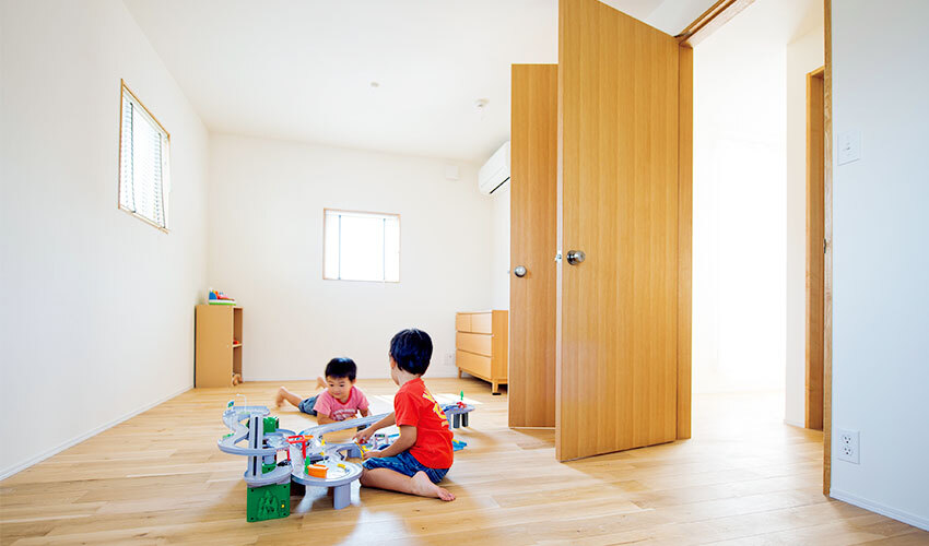 シンプルさと素材感にこだわった子供部屋