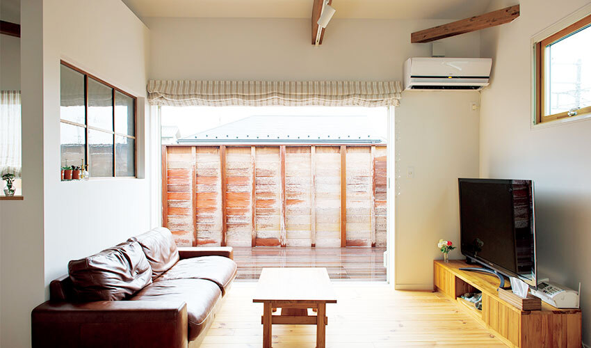 フルオープンにできるサッシで開放感のあるリビング
