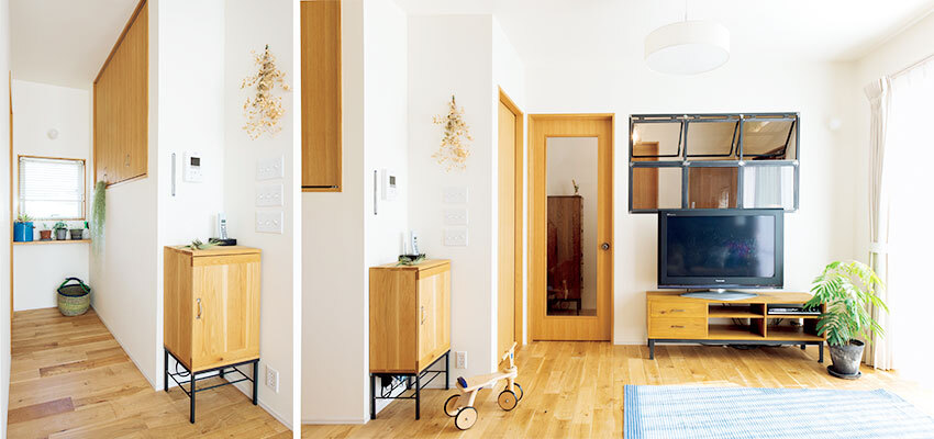 鉄枠の室内窓を設置したリビング