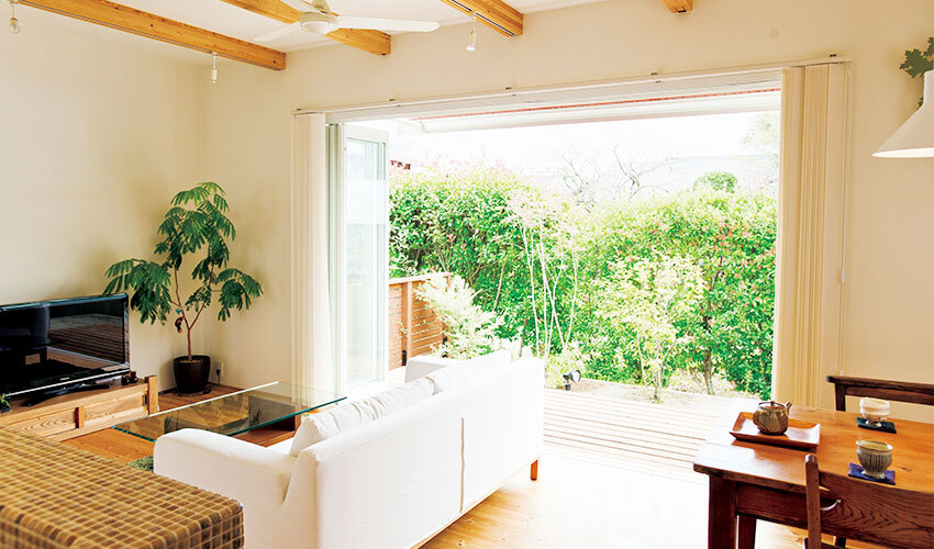 構造の梁を見せた開放的なLD