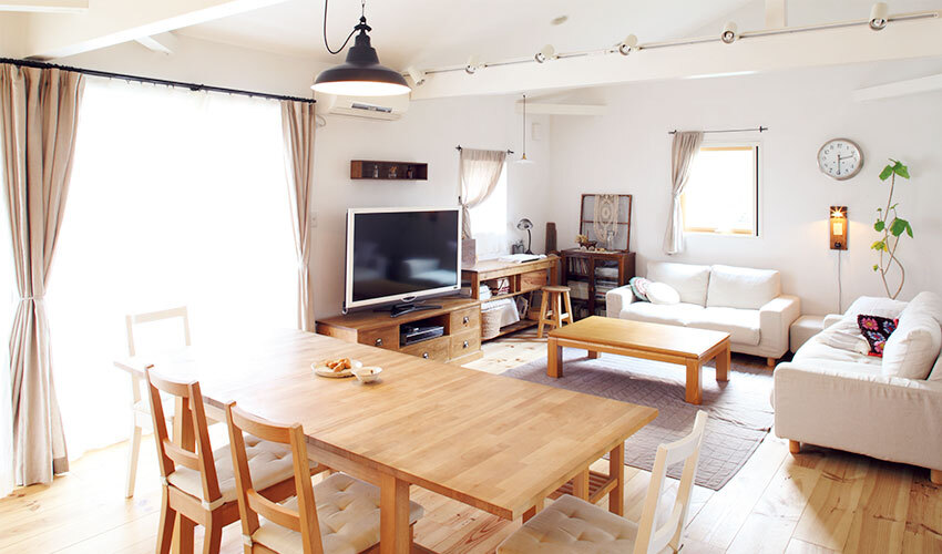 白とナチュラルな木の色でまとめたLD