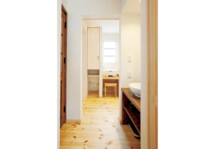 廊下も明るい印象