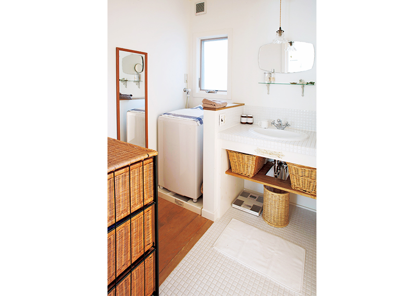 カビの生えにくいタイプのタイルを選んだお手入れしやすい洗面室