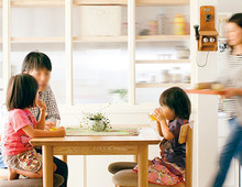 家族の“好き”にこだわったレトロ＆ナチュラルなカフェのような家の間取り実例