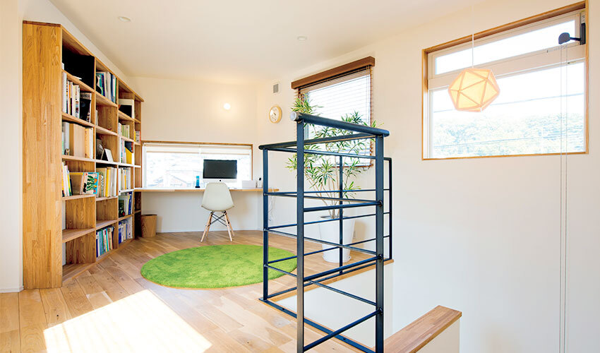 たっぷり光の入る心地よいワークスペース