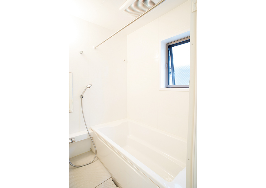 清潔感あふれる浴室