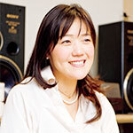 はにかむ大塚泰子