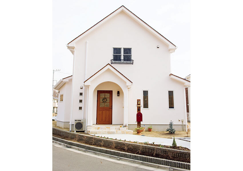 「避暑地の林に佇むフレンチレストラン」をイメージした外観