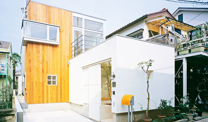 外壁の一部が板張りの外観