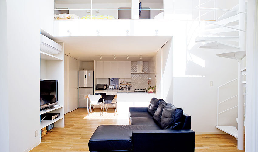 らせん階段がアクセントのLDK