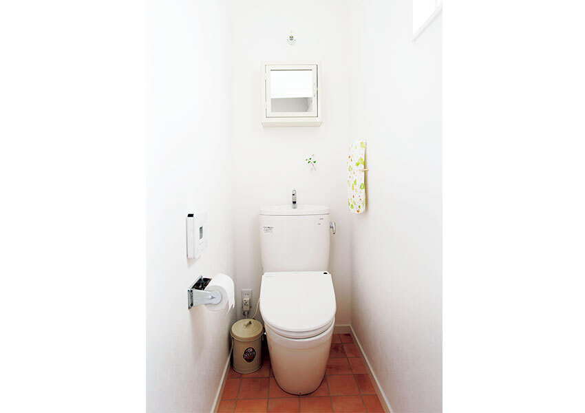 メディスンボックス付きのトイレ