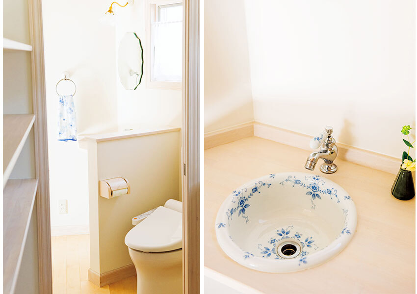 ボウルやミラーでエレガントな味つけをしたトイレ