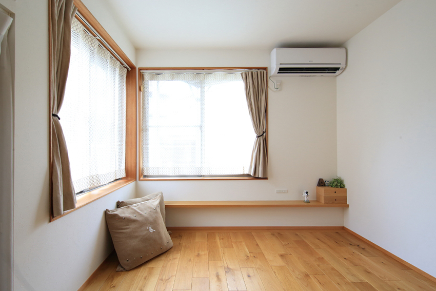 大きい布を利用し間仕切りとしても役立つ