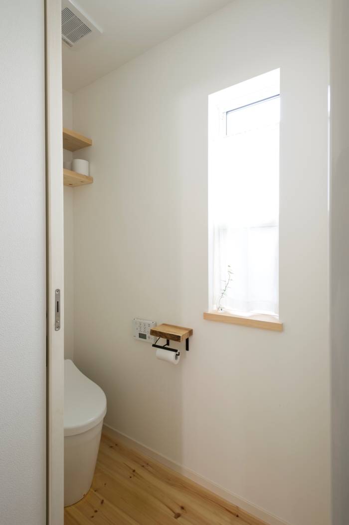 出入り口を開閉スペースのいらない引き戸にしたトイレ